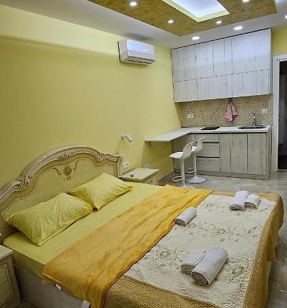 Ekonomic Apartmani Golubovci Esterno foto