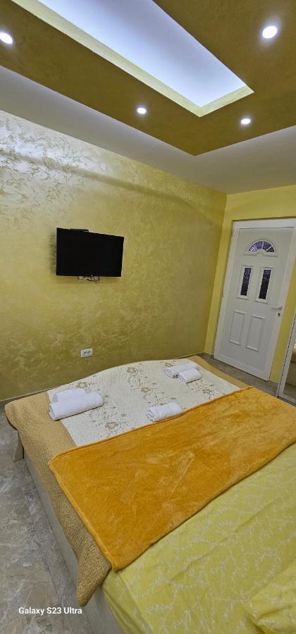Ekonomic Apartmani Golubovci Esterno foto