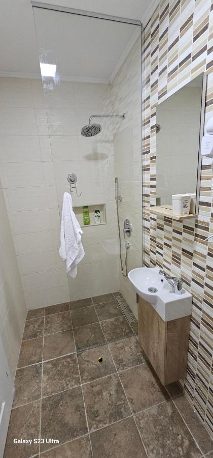 Ekonomic Apartmani Golubovci Esterno foto