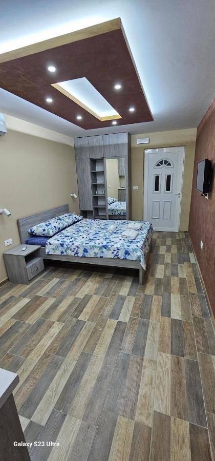 Ekonomic Apartmani Golubovci Esterno foto