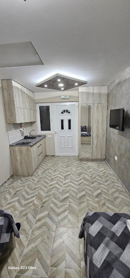 Ekonomic Apartmani Golubovci Esterno foto